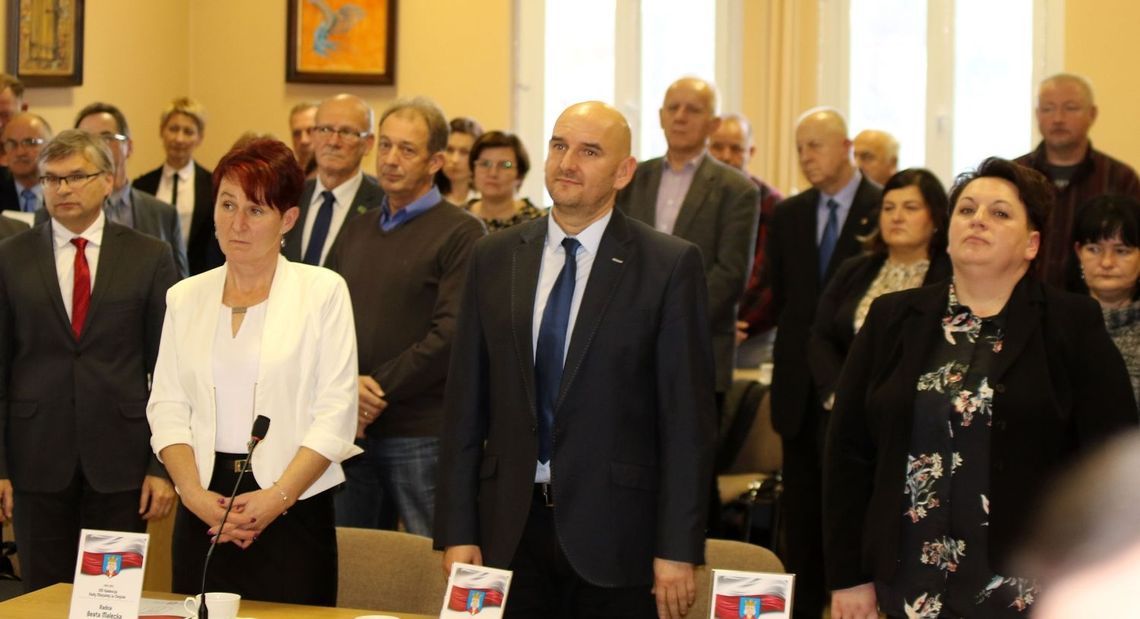 Zaplanowali już drugą sesję, na której dopiero wtedy radny złoży ślubowanie Zaplanowali już drugą sesję, na której dopiero wtedy radny złoży ślubowanie