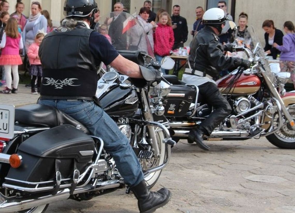 Zapraszają na imprezę integracyjną Zapraszają na imprezę integracyjną