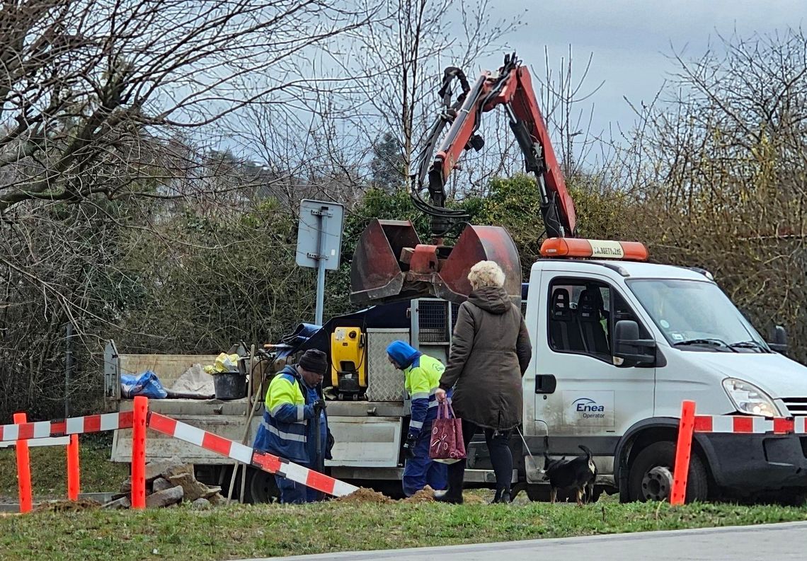 Zarządzanie kryzysowe o zanieczyszczeniu sieci wodociągowej w Gryfinie. PUK nabrał wody w usta
