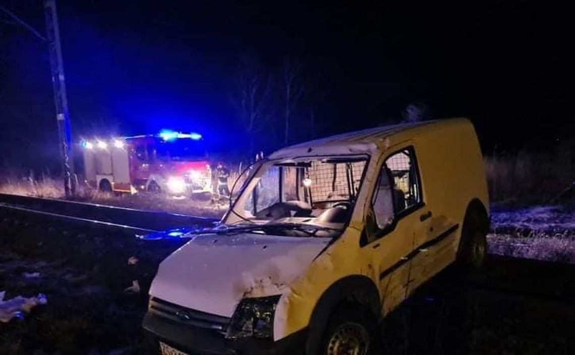 Zasnęła za kierownicą. Auto dachowało Zasnęła za kierownicą. Auto dachowało