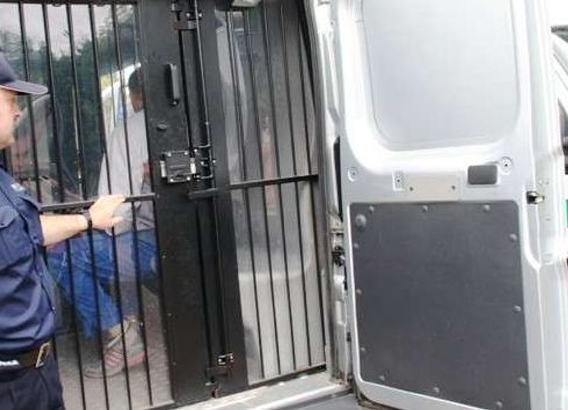 Zasztyletowany przed własnym domem. Podejrzewany już złapany Zasztyletowany przed własnym domem. Podejrzewany już złapany