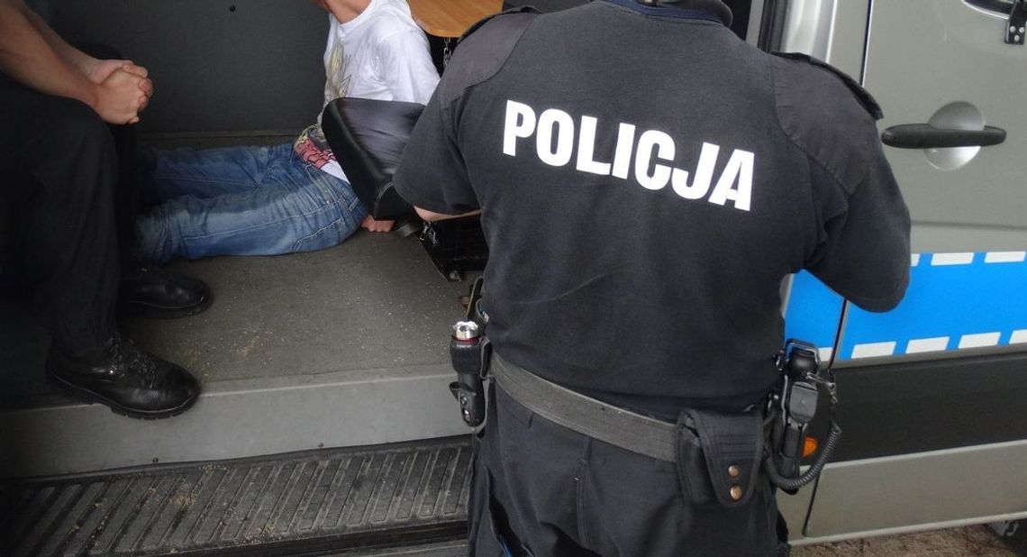 Zatrzymali go, bo miał przy sobie amfetaminę. Co chciał z nią zrobić? Zatrzymali go, bo miał przy sobie amfetaminę. Co chciał z nią zrobić?