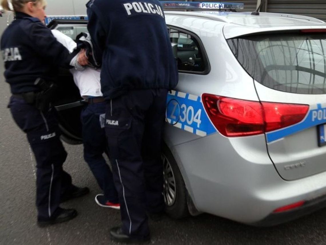 Zatrzymali za niesprawne wycieraczki, a znaleźli m.in. ok. 3,5 kg narkotyków Zatrzymali za niesprawne wycieraczki, a znaleźli m.in. ok. 3,5 kg narkotyków