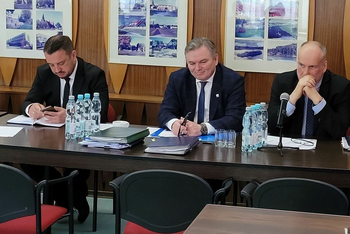 Zawalili terminy, a teraz robią sesję nadzwyczajną