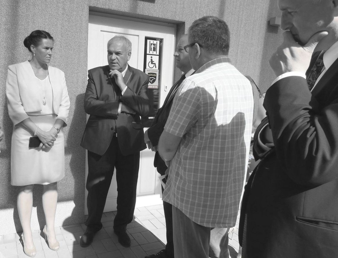 Zawyją syreny. Uroczystości pogrzebowe zmarłego wojewody Piotra Jani Zawyją syreny. Uroczystości pogrzebowe zmarłego wojewody Piotra Jani