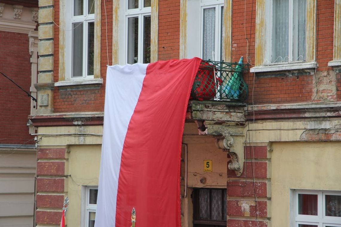 Zbezcześcili flagę?