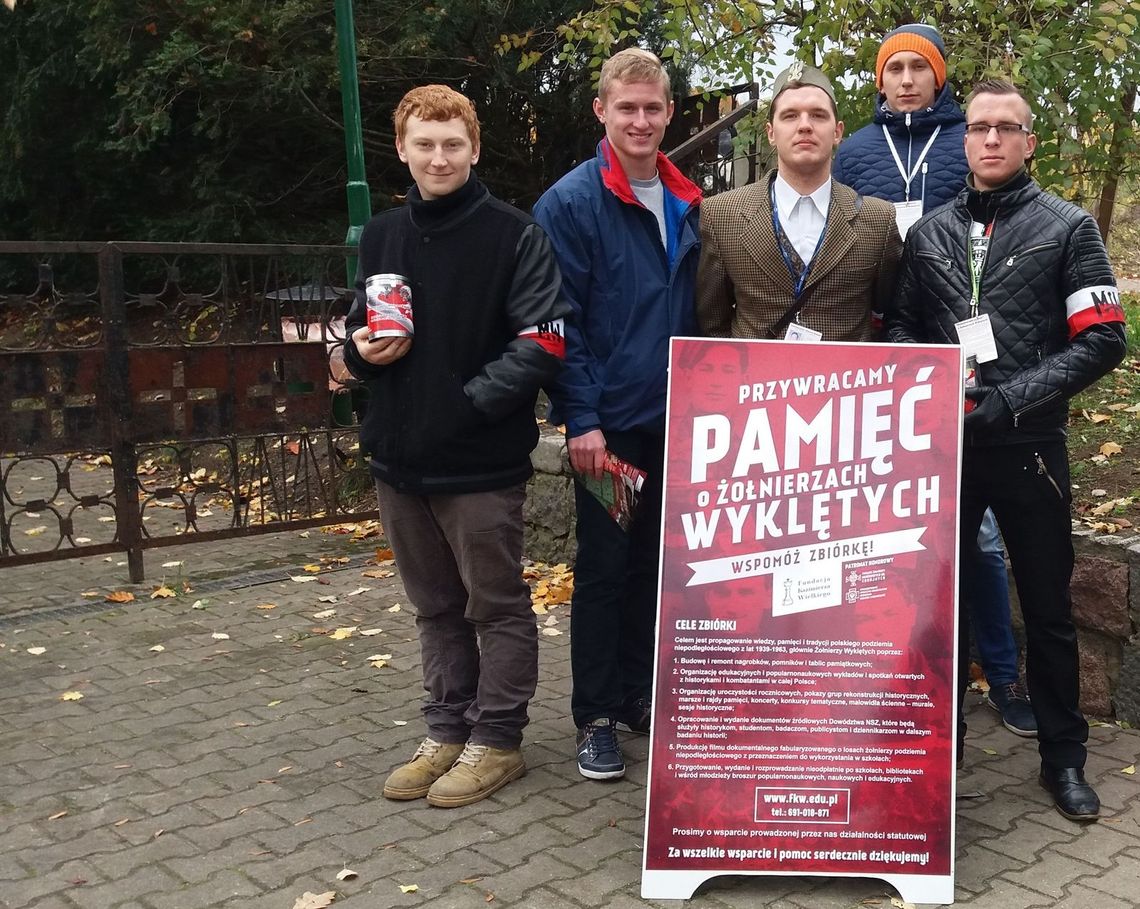 Zbierają pieniądze na upamiętnienie żołnierzy wyklętych Zbierają pieniądze na upamiętnienie żołnierzy wyklętych