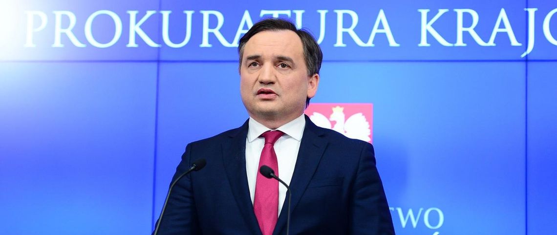 Zbigniew Ziobro po serii uników dostał zarzuty. Grozi mu 30 lat więzienia. Prokuratura obawia się, że ucieknie