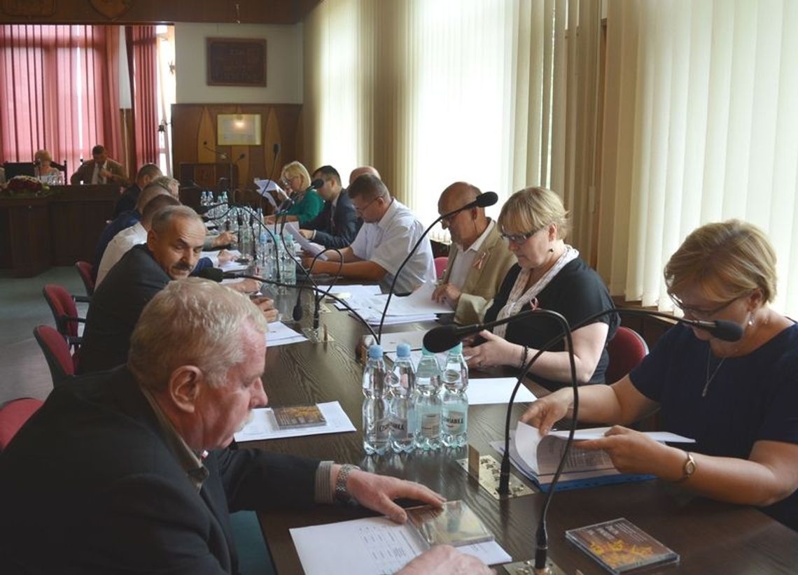 Zdecydowanie wszyscy byli za Powstańcami Warszawskimi Zdecydowanie wszyscy byli za Powstańcami Warszawskimi