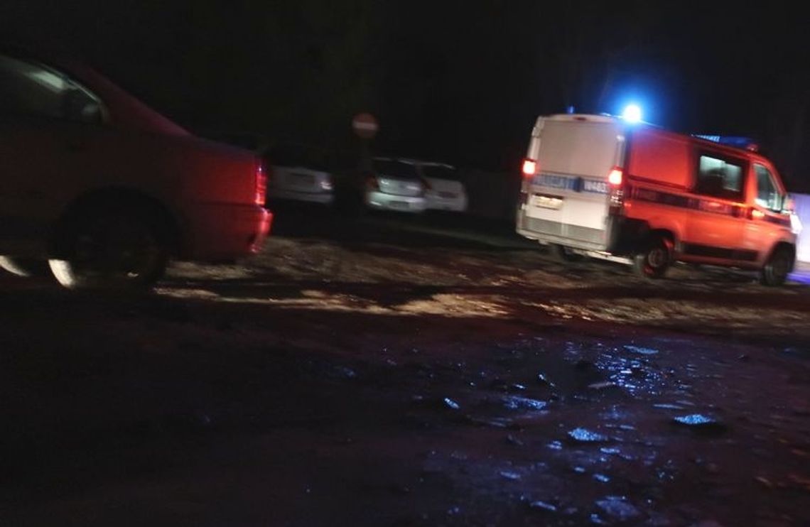 Zdenerwował się tak, że zajechał ciężarówkom drogę w proteście Zdenerwował się tak, że zajechał ciężarówkom drogę w proteście