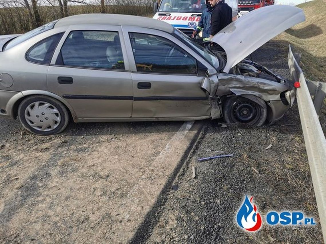 Zderzyły się dwa auta. Ranna osoba przetransportowana do szpitala