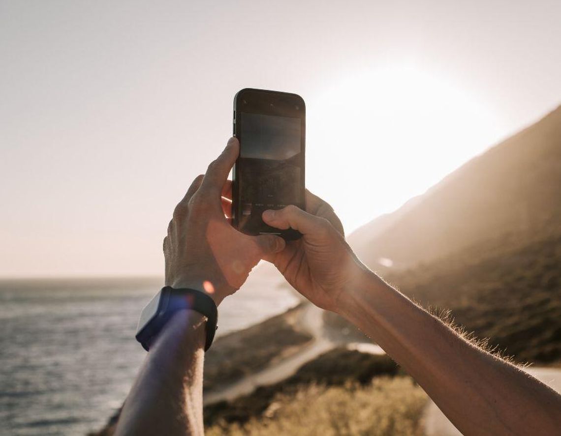 Wakacje na L4: Pułapka w sieci. ZUS cofa zasiłki i żąda zwrotu tysięcy złotych!