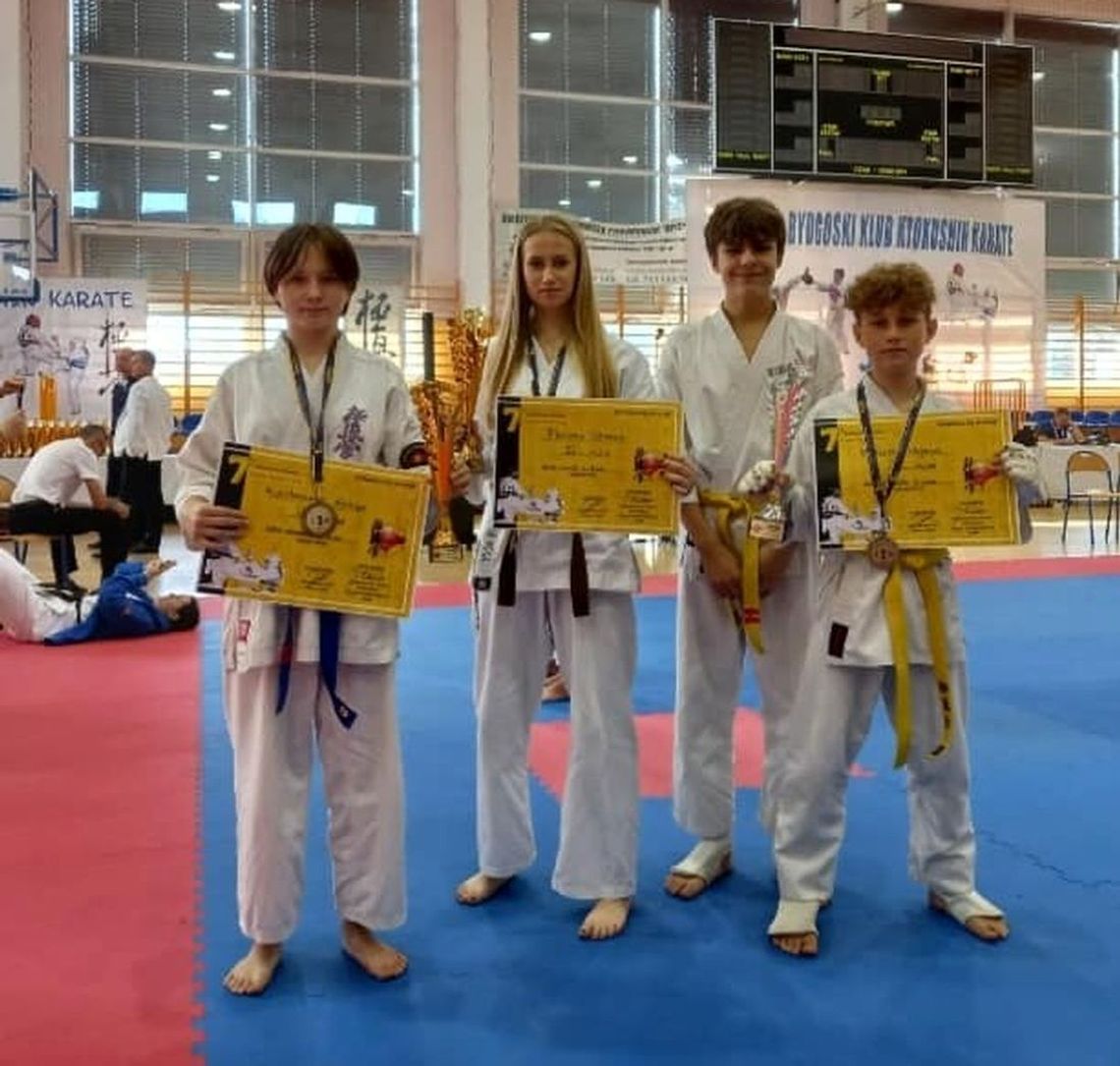 Zdobyli 5 medali na międzynarodowym turnieju karate