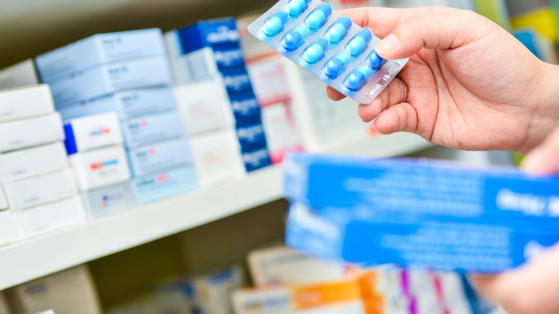 Leki już nie w sklepie czy na stacji paliw. Co proponują przygotowane przepisy?