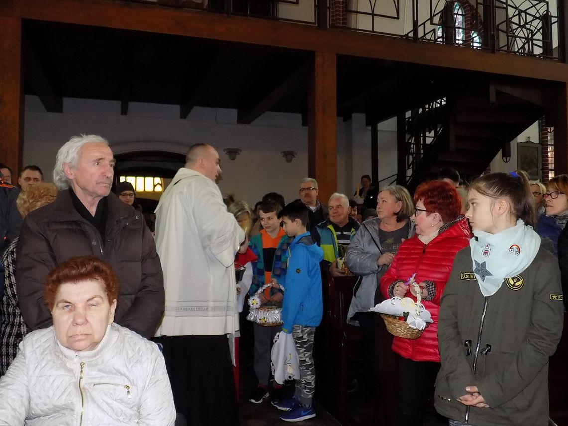 Ze święconką w Wielką Sobotę Ze święconką w Wielką Sobotę