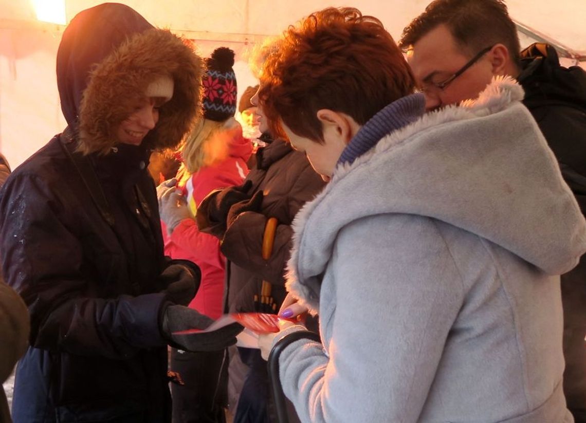 Zebrali na WOŚP 18 tys. zł Zebrali na WOŚP 18 tys. zł