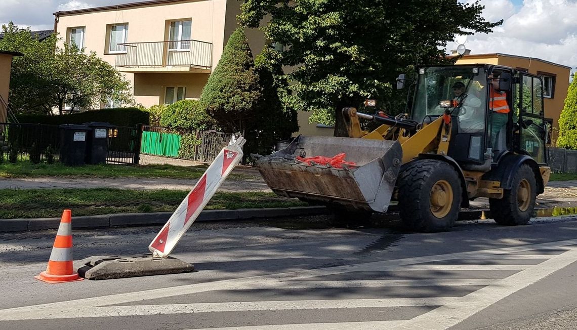 Zerwali to co niedawno wyasfaltowali. Utrudnienia w Gryfinie Zerwali to co niedawno wyasfaltowali. Utrudnienia w Gryfinie