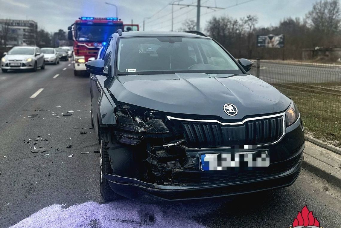 Zgnieciona blacha i wielkie szczęście. Zderzenie BMW i Skody