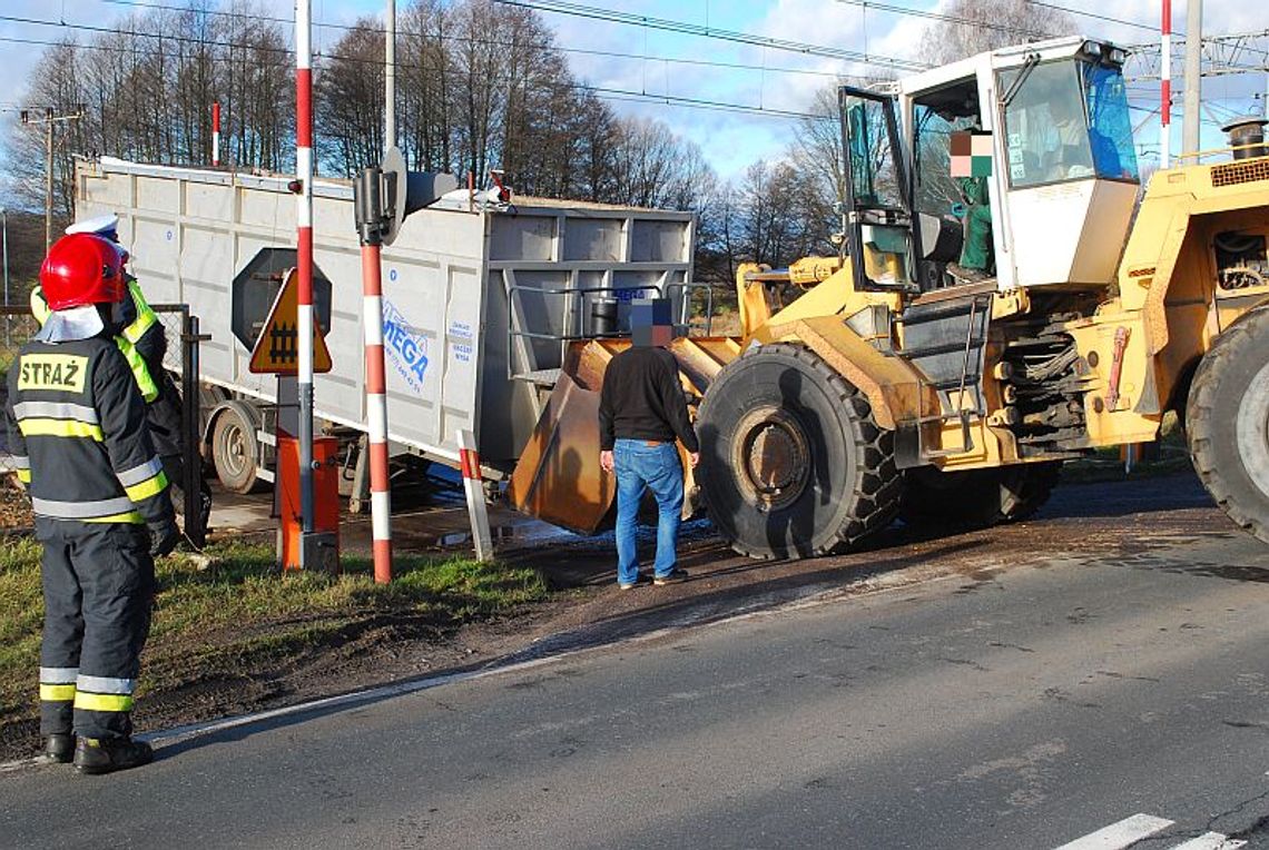Zgubił naczepę na przejeździe