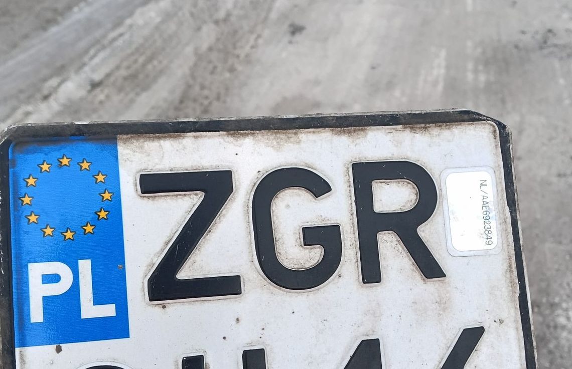 Zgubiłeś tablicę rejestracyjną? Czeka na właściciela Zgubiłeś tablicę rejestracyjną? Czeka na właściciela