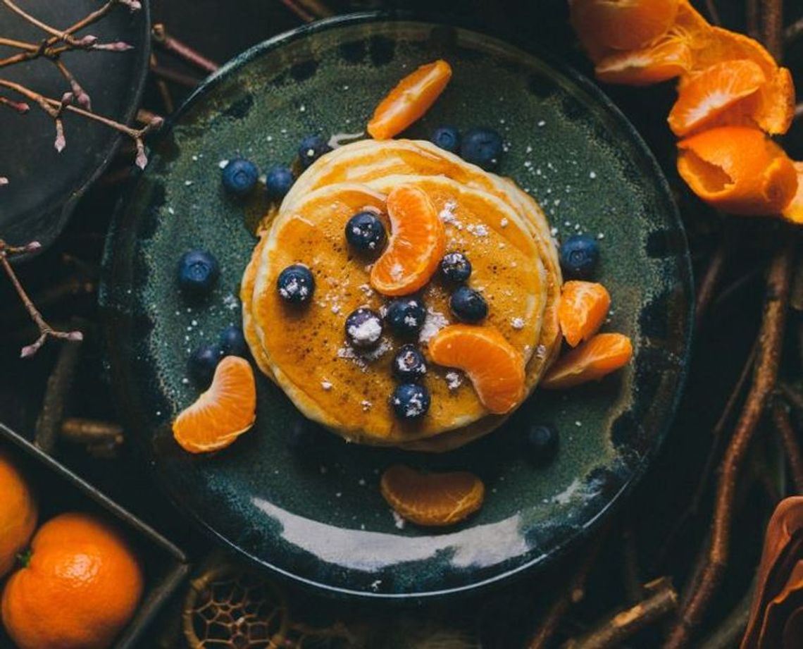 Zimowe placuszki z kaszy jaglanej z miodem i cynamonem – pomysł na zdrowe przekąski dla małych i dużych łasuchów