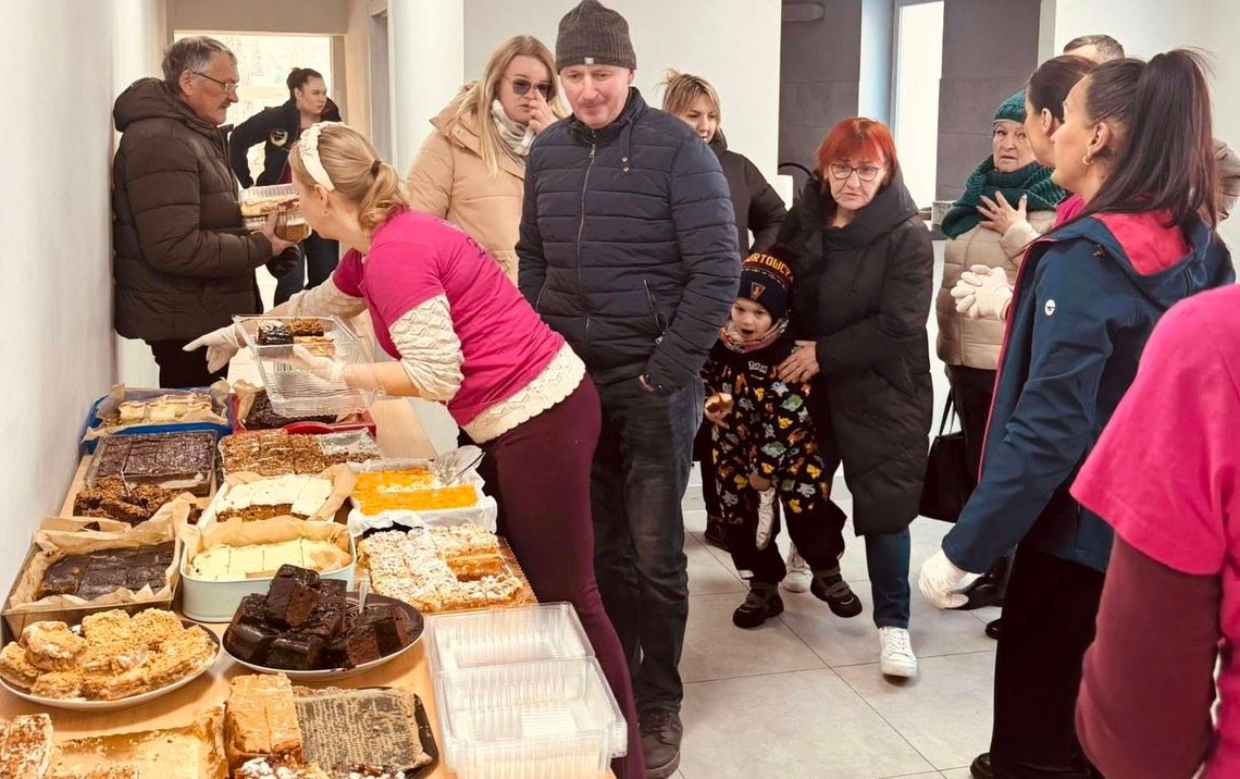 Zjednoczyli się w pomocy. Charytatywny kiermasz ciast dla strażaka Zjednoczyli się w pomocy. Charytatywny kiermasz ciast dla strażaka