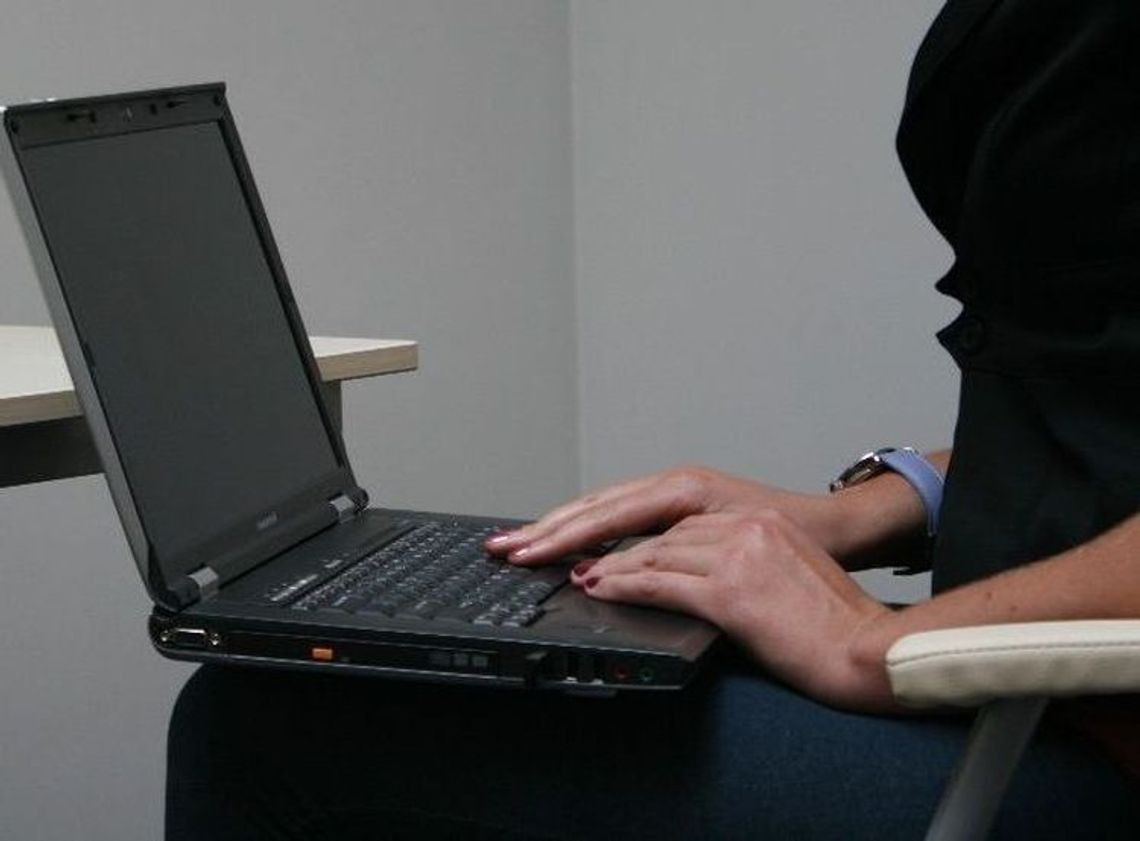 Złodziej ściągnął pieniądze z jej konta bankowego Złodziej ściągnął pieniądze z jej konta bankowego