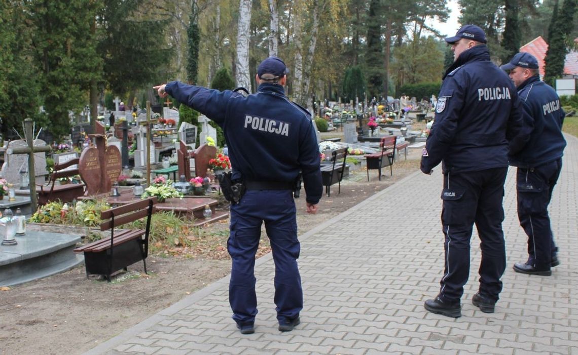 Złodzieje grasują na cmentarzach. Uważajmy!