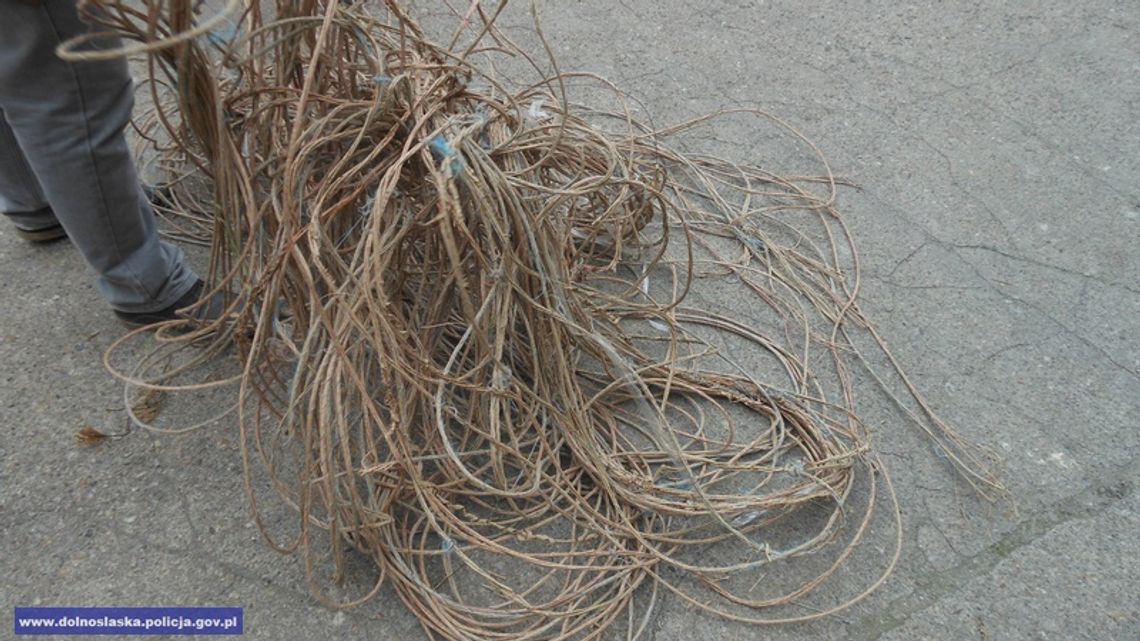 Złomiarze ukradli przewody