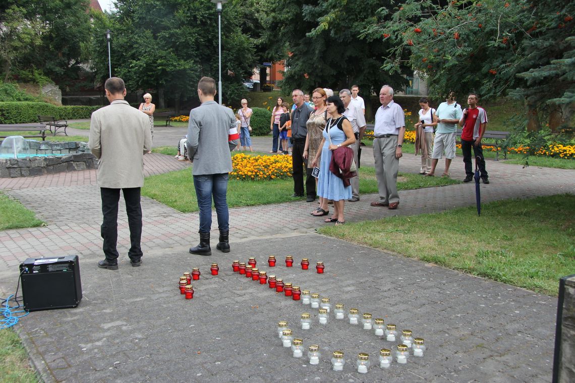 Złóżmy hołd Powstańcom Złóżmy hołd Powstańcom