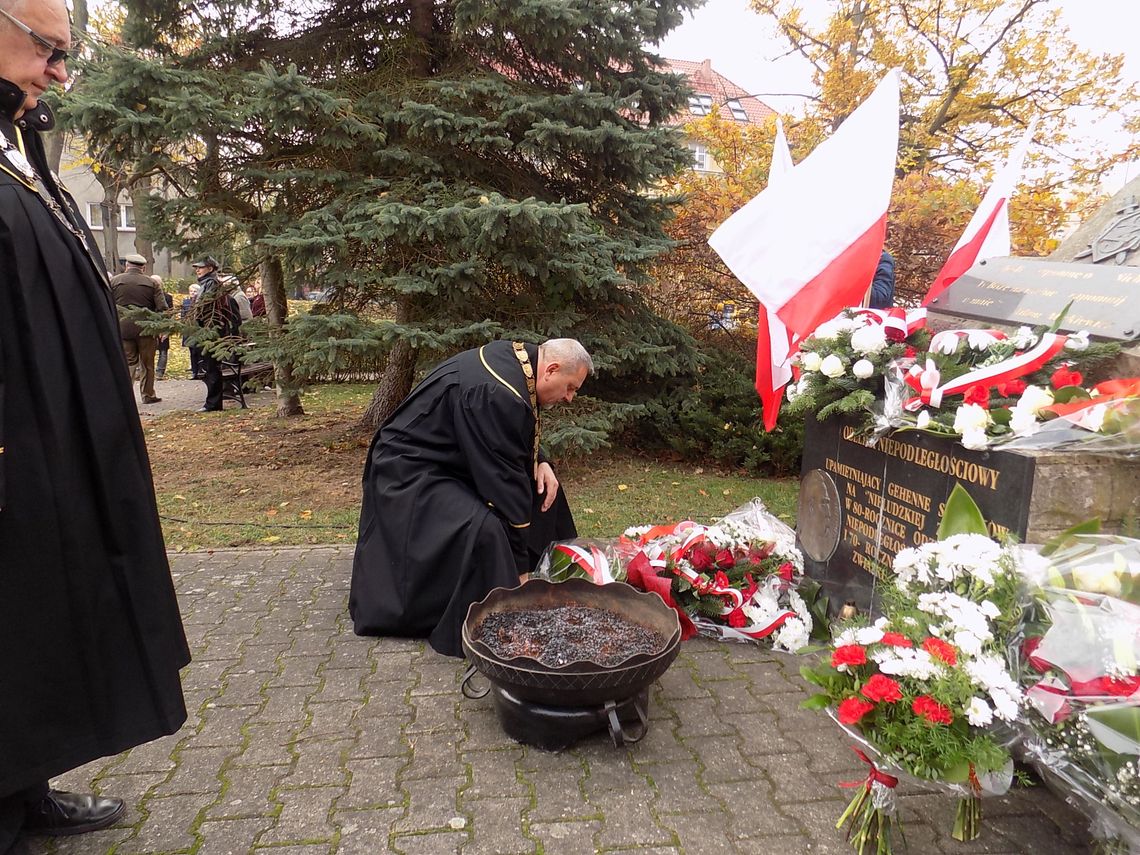 Złożono kwiaty przy obelisku niepodległościowym