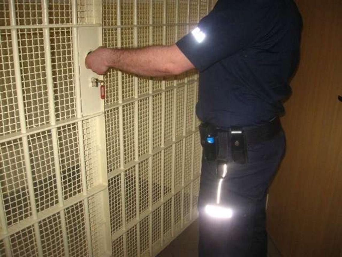 Zmasakrowany i jeszcze żywy wrzucony do jeziora Zmasakrowany i jeszcze żywy wrzucony do jeziora