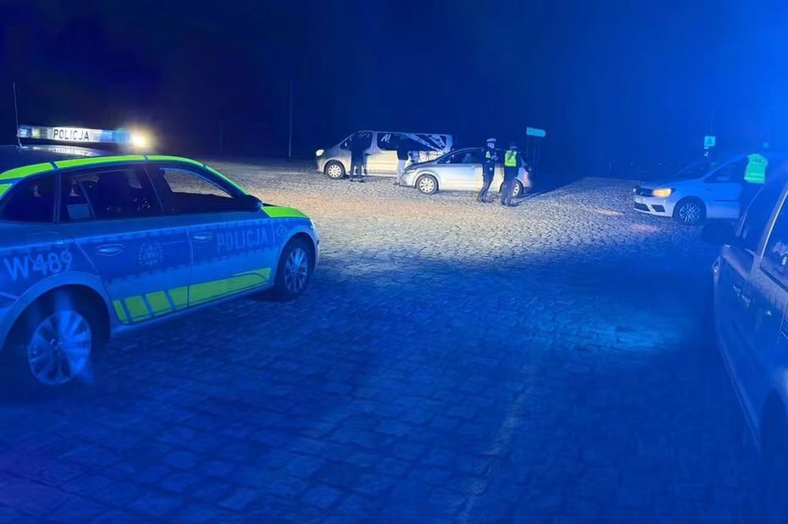 Zmasowana obława w powiecie gryfińskim. Zatrzymani poszukiwani i nielegalny imigrant Zmasowana obława w powiecie gryfińskim. Zatrzymani poszukiwani i nielegalny imigrant