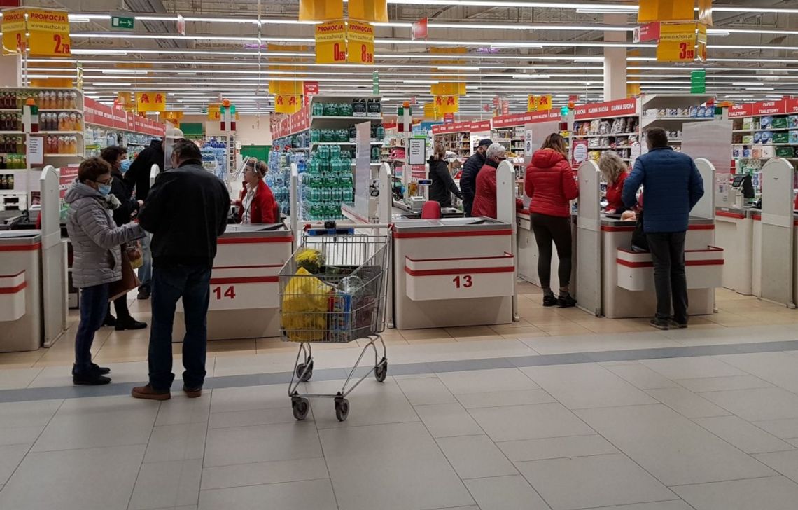 Zmiany z godzinami dla seniorów. Jest decyzja w sprawie galerii handlowych, hoteli i restauracji Zmiany z godzinami dla seniorów. Jest decyzja w sprawie galerii handlowych, hoteli i restauracji