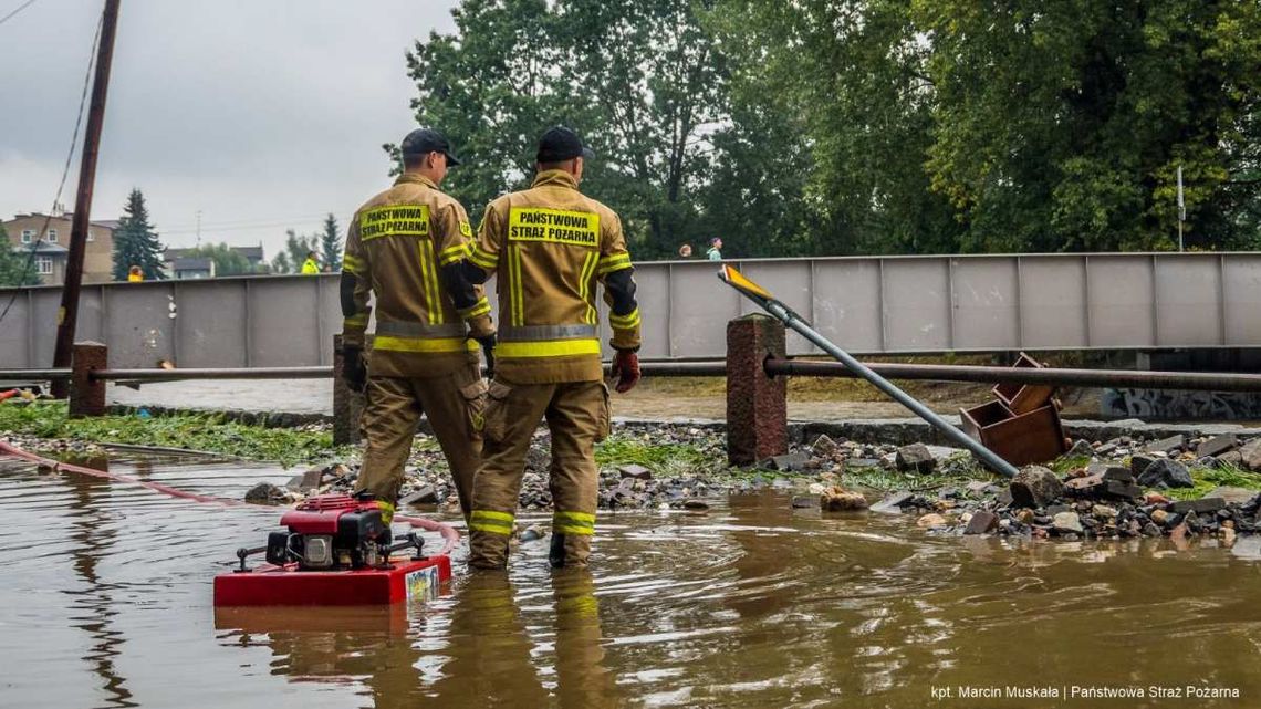 Stadiony zalane lub zmyte. Sto klubów sportowych w ruinie