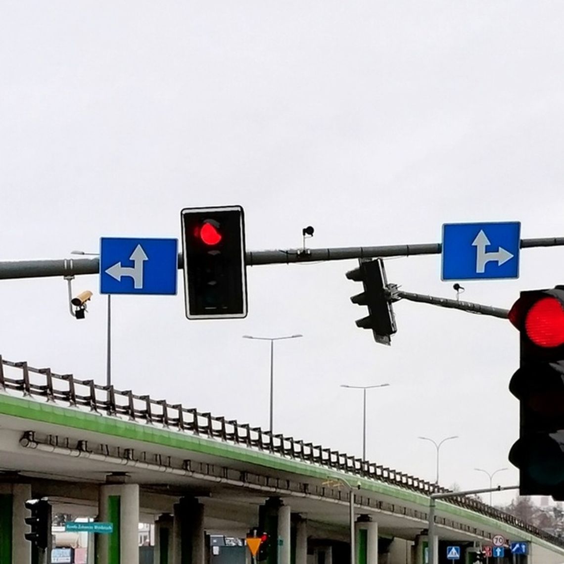 Kamer jest na skrzyżowaniach coraz więcej. Nie ma znaków ostrzegających przed kamerami