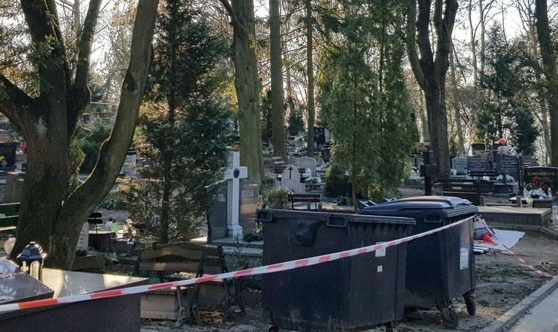 Zniknął kontener na śmieci przy cmentarzu