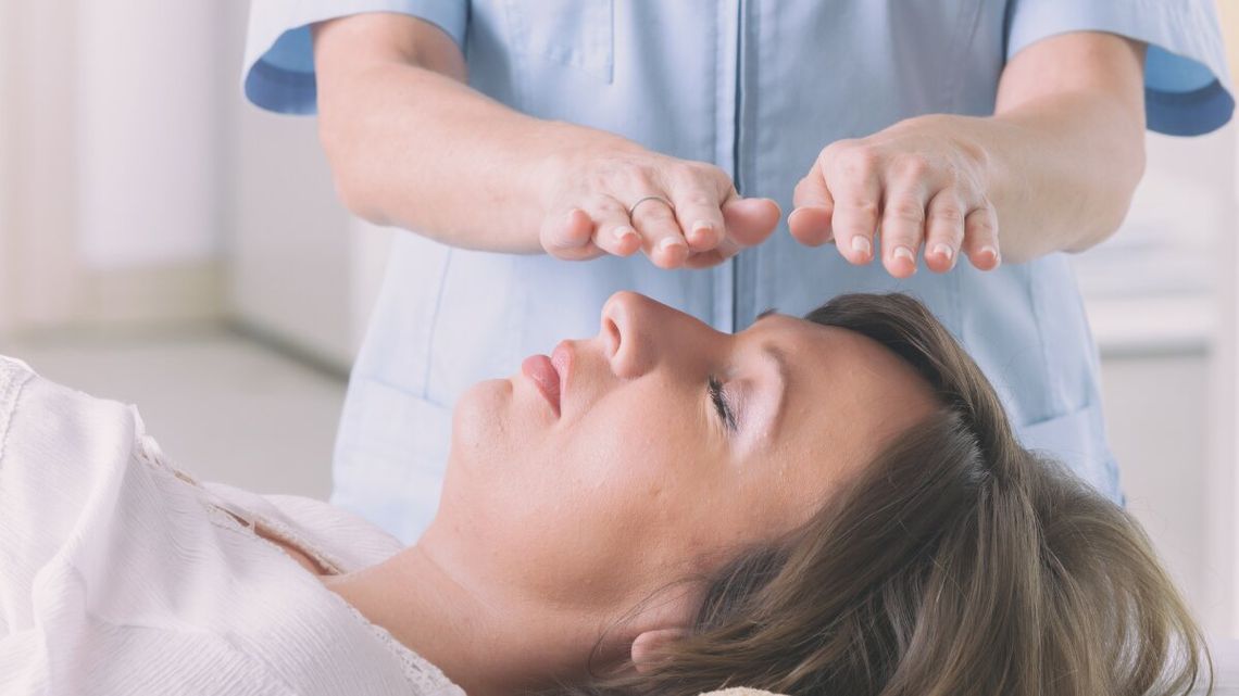 Koniec szarlatanerii na Poczcie Polskiej. Szkodliwe poradniki medyczne znikają z półek po apelu lekarzy