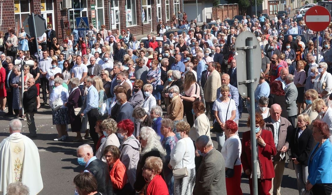 Zobacz, jak wyglądała procesja Bożego Ciała na Starym Mieście w Gryfinie [WIDEO, FOTO]