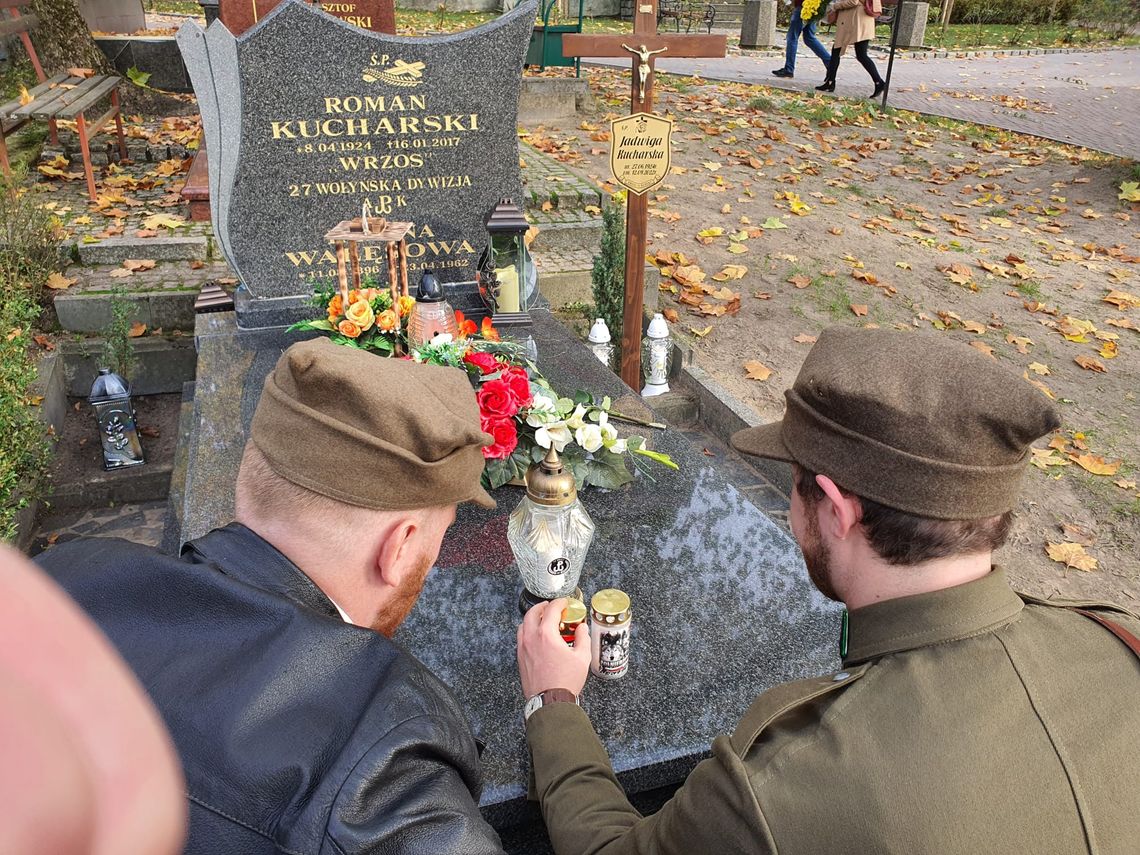 Zorganizowano kwestę "Przywracamy pamięć o żołnierzach wyklętych" i akcję "Zapal znicz bohaterowi"