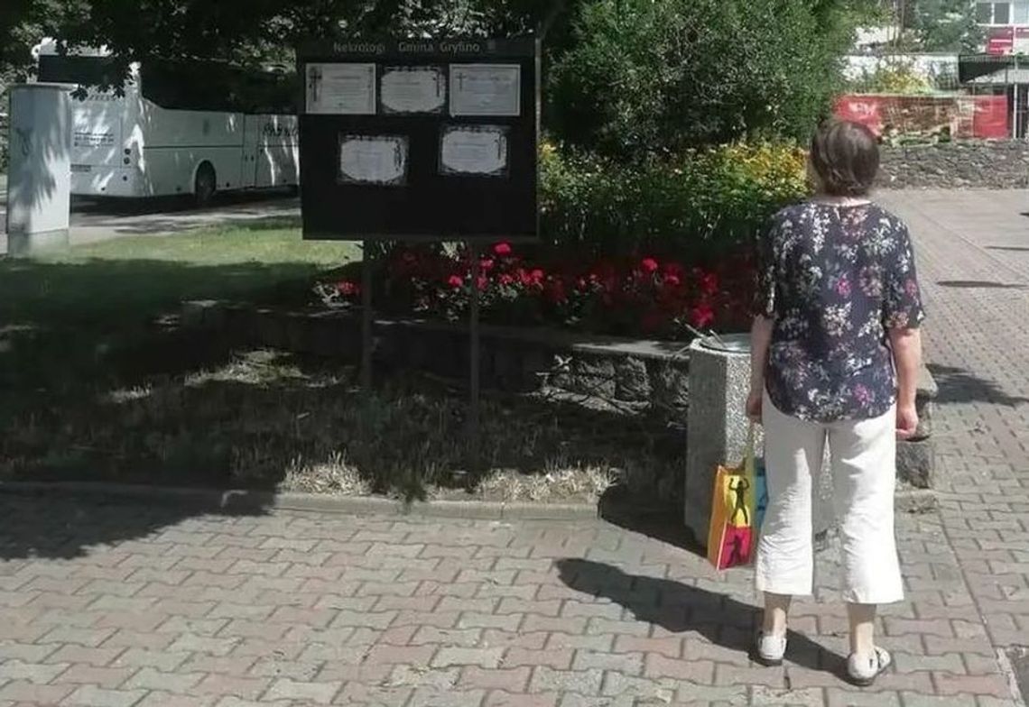 Zostaje pustka, którą tylko wspomnienia mogą wypełnić.