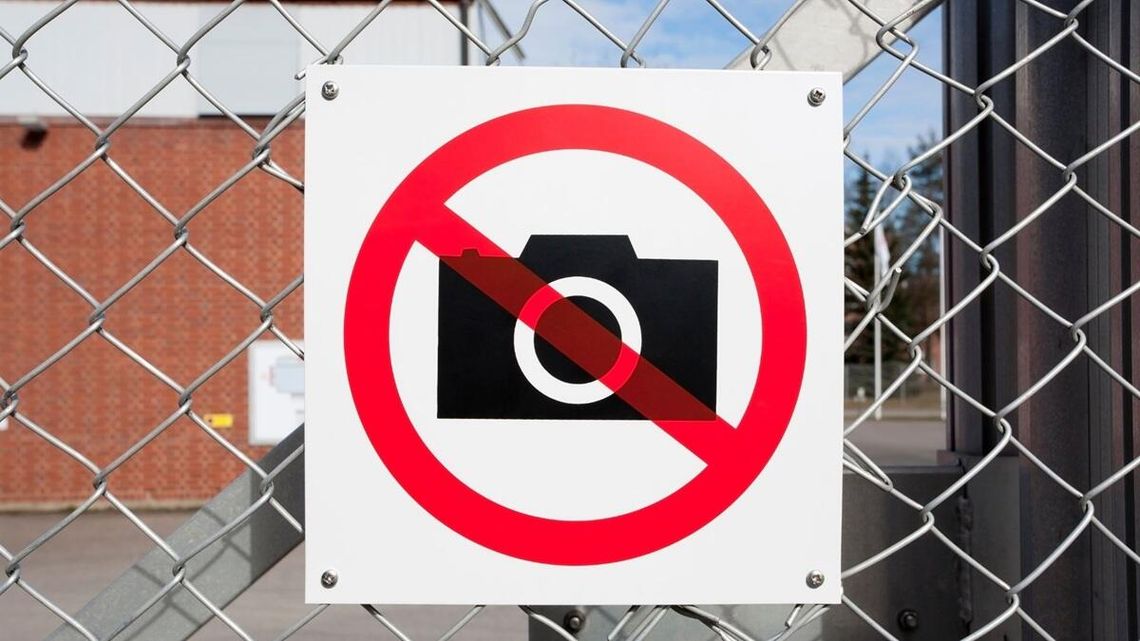 Wiadomo, w jakich sytuacjach można robić zdjęcia bez pozwolenia? Fotograficy i dziennikarze mogą więcej