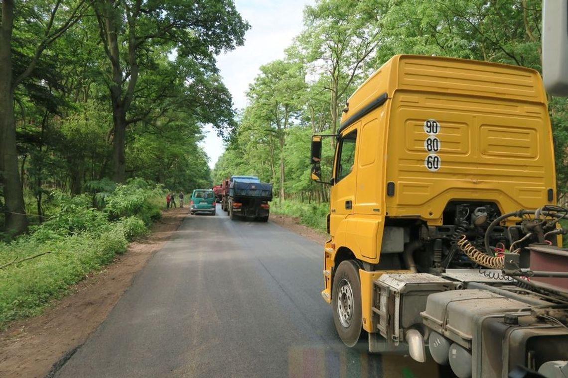 Zrobili nową nakładkę drogi powiatowej Zrobili nową nakładkę drogi powiatowej