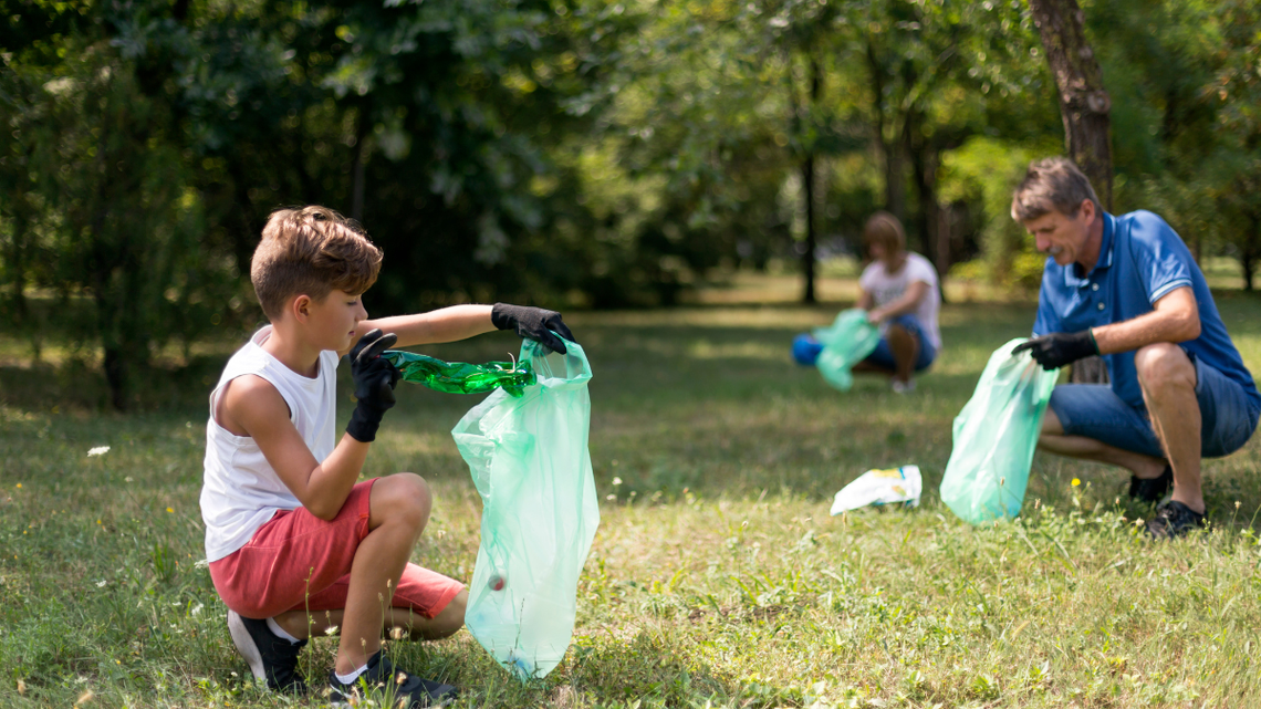 Zwierzęta wpadają w foliowe pułapki. Giną w mękach