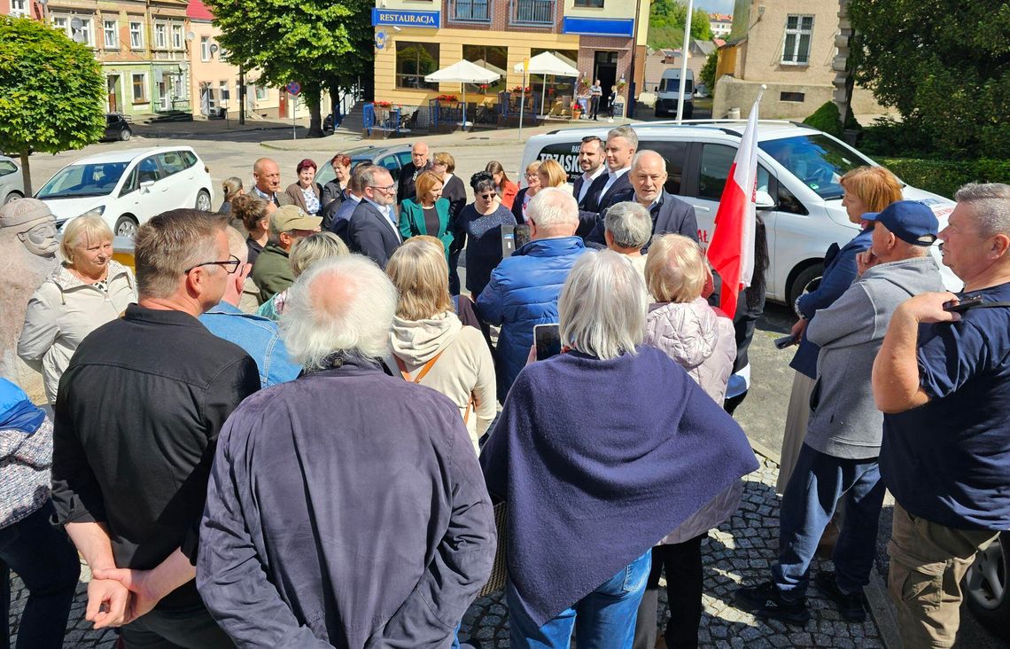 Zwolennicy Rafała Trzaskowskiego przywitali wspierających kampanię