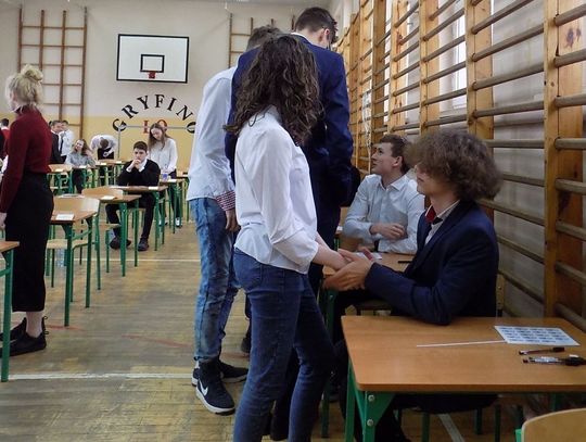Egzamin gimnazjalny przebiegł w naszym powiecie bez większych przeszkód [FOTO]