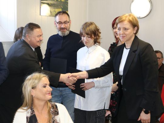 Stypendia dla najlepszych. Nagrodzono uczniów za wybitne wyniki